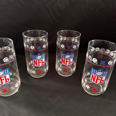 Lot 230: NFL Shield AFC/NFC Team Logos Mobil Promotional Glasses