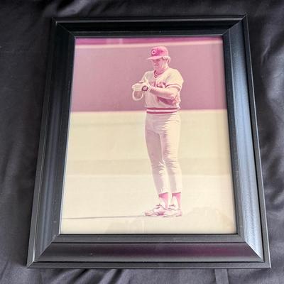 Lot 435: Framed Vintage Cincinnati Reds Player Photograph – 1970s/80s Era