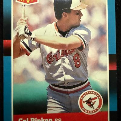 Lot 523: 1988 Donruss Baseball Card Complete Set 