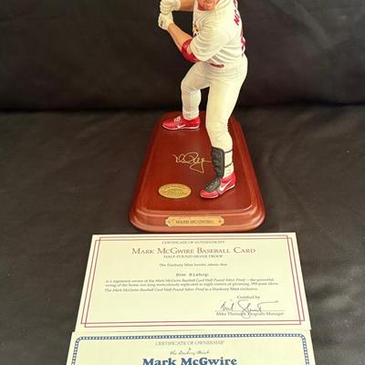 Lot 415: Mark McGwire Danbury Mint Limited Edition Figurine w/ COA – Cardinals Legend