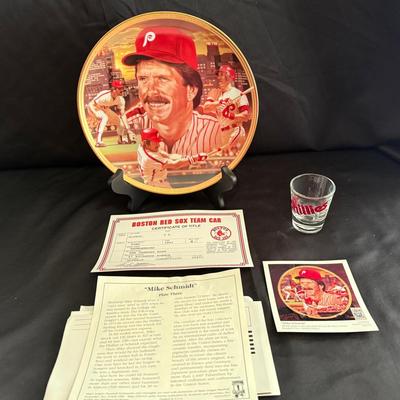 Lot 423: Mike Schmidt “Record Breaker” Collector Plate Set – Limited Edition w/ COA & Phillies Shot 