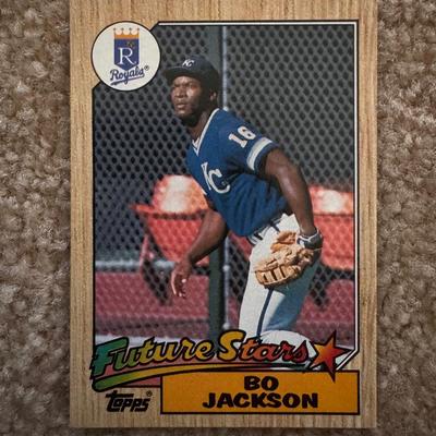 Lot 264: Baseball Card (Reggie Jackson, Tommy John  And More)