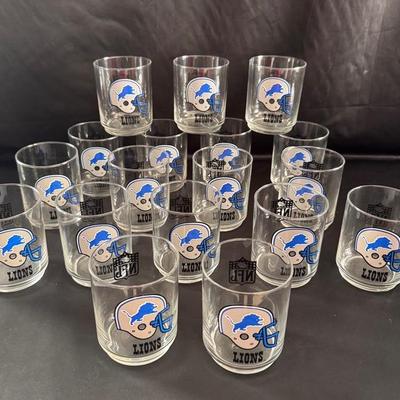 Lot 232: Vintage Detroit Lions Mobil Promotional Glasses