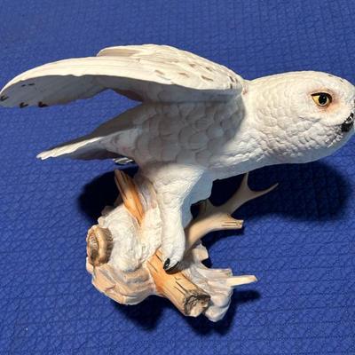 Sale Photo Thumbnail #41: Franklin Mint ‘Snowy Owl’ 9”h x 11”x11”  $90