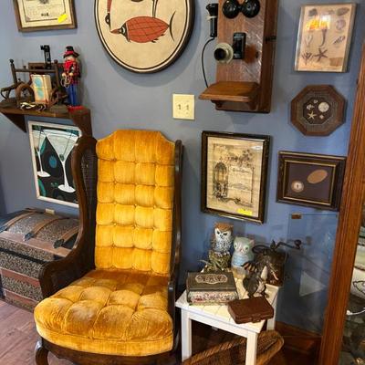 Sale Photo Thumbnail #51: Living room vignette