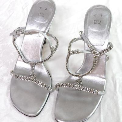 Sale Photo Thumbnail #28: Vera Wang