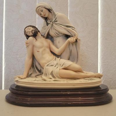 Giuseppe Armani Italy Pieta Virgin Mary Cradling Jesus Figurine 
