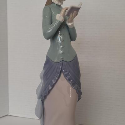 Lladro "Girl Reading a Book"  No. 5000