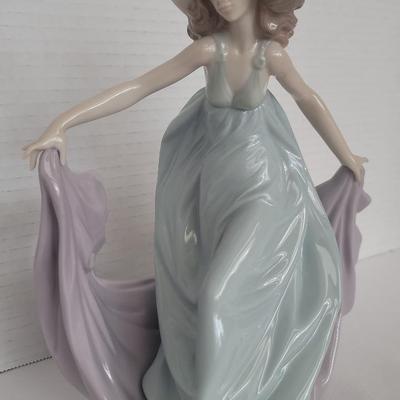 Lladro "May Dance"  No. 5662
