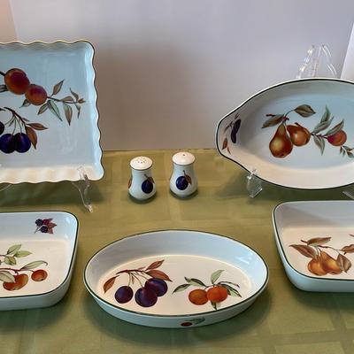 Royal Worcester Porcelain Casserole Bowls And Salt & Pepper Shaker