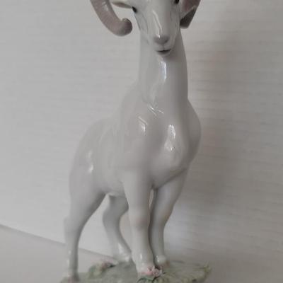 Lladro "The Goat"  Zodiac Collection No. 6922