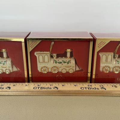 3 Lenox 2000 Annual Holiday Trains