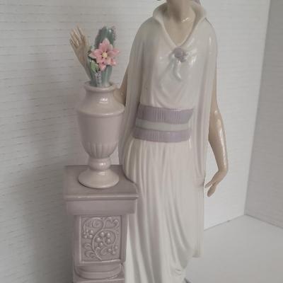 Lladro "Lady Grand Casino"  