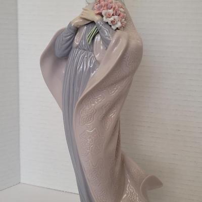 Lladro " Our Lady With Flowers" No. 5171