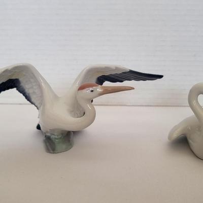 2 Lladro "Landing Crane"  No. 1600 & "Nesting Crane" No. 1599
