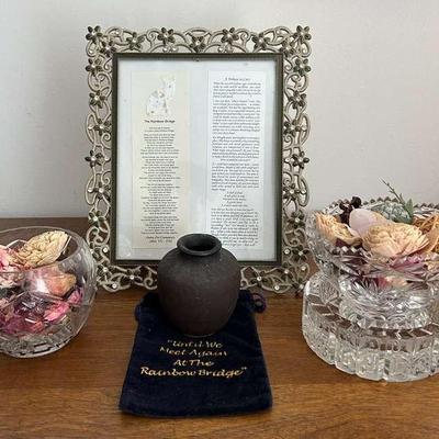 HHC206 - A Cats Tribute And Glass Dishes