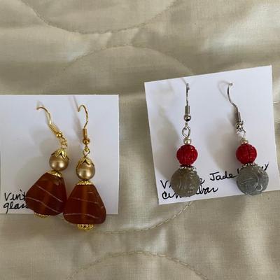 HHC523 - Myrna Lee Chang Cinnabar/Jade & Glass Bead Earrings 