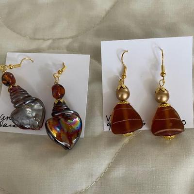 HHC520 - Myrna Lee Chang Vintage Glass Bead Earrings 