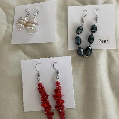 HHC507 - Myrna Lee Chang Pearl & Coral Dangle Earrings 