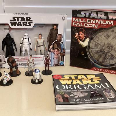 HHC210 Star Wars Action Figures & Books