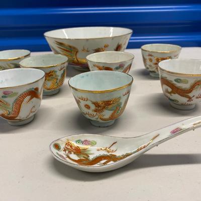 HHC150 - Vintage Chinese Porcelain Serving Bowl w/Matching Cups & Spoon