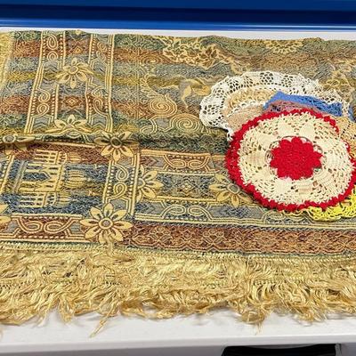 HHC104 -  Vintage Tapestry & Assorted Doilies 