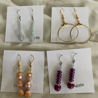 HHC550 - Myrna Lee Chang Jade, Crystal, Agate, & Gold Hoop Earrings 