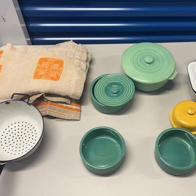 HHC119 Ceramic Kitchen Containers, Fabric Table Cover, Fabric Napkins 