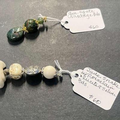 HHC411 Myrna Lee Chang Vintage Green Agate Bead Pendants And Jade Snake Wit Porcelain Beads Pendant