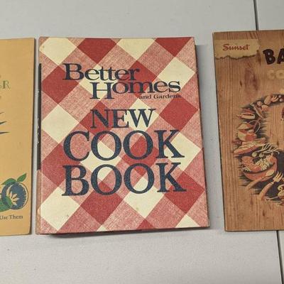 HHC111 - Vintage Cookbooks