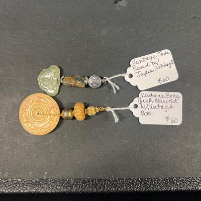 HHC486 2 Myrna Lee Chang Vintage None And Vintage Jade Pendants