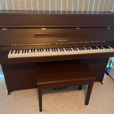 HHC213 Gorgeous Yamaha Piano-Like New