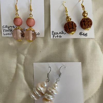 HHC512 - Myrna Lee Chang Pearl, Crystal /Lucite, Peach Pits Dangles