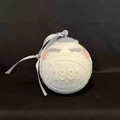 Lladró 1991 Christmas Ball Ornament 