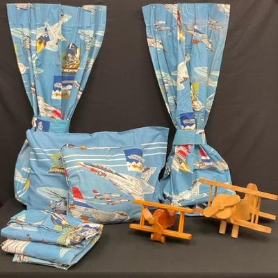 Kids Airplane Bedroom Decor Set With Wooden Airplanes