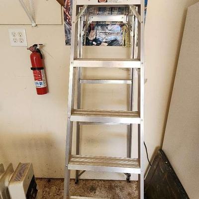 6 Foot Aluminum Ladder 