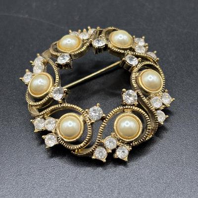 Sale Photo Thumbnail #79:  Vintage Monet Brooch