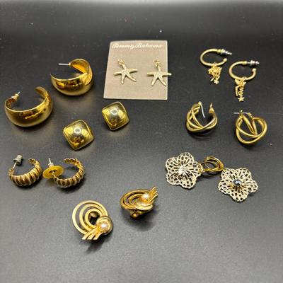 Sale Photo Thumbnail #53: Vintage Gold Tone Costume Jewlery Earrings