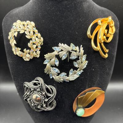 Sale Photo Thumbnail #13: Vintage Stunning Lot Of Five Broaches