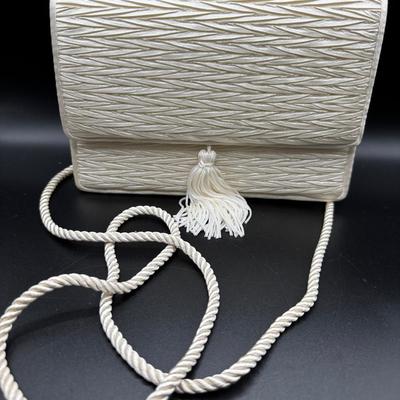 Sale Photo Thumbnail #9: Vintage Vanessa White Pleated Hand Bag