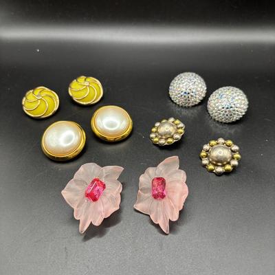 Sale Photo Thumbnail #12: Vintage Lot Of Five Clip On Earrings With One Pair Silver