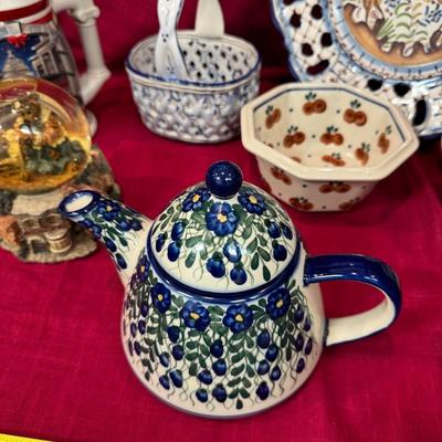 Mixed Collectibles & Holiday Lot – Pottery, Steins, Hot Wheels, Ornaments, Coins & More!

