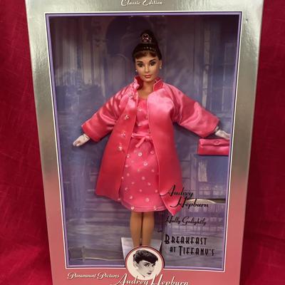 BARBIE Audrey Hepburn as Holly Golightly Breakfast at Tiffany’s Collection 1998 - Pink Dress 