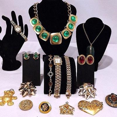 Lovely And Unique Gold Tone Jewelry