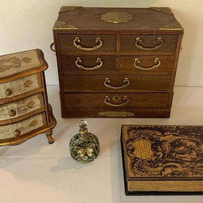 Jewlery Boxes And Beautiful Perfume Bottle 