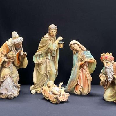Beautiful 8 Piece Nativity Set