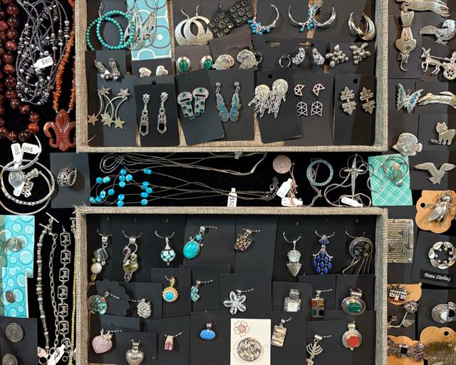 Sale Photo Thumbnail #4
