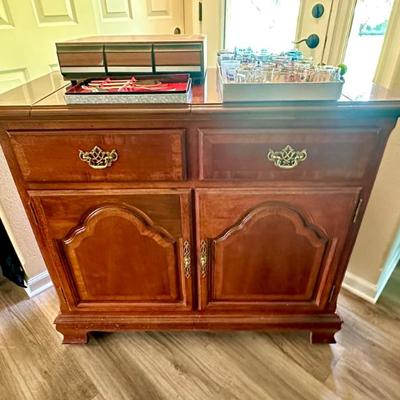 Rolling buffet/bar cart