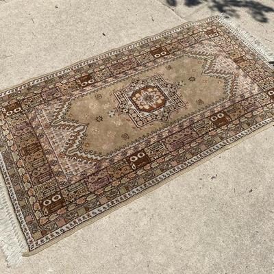 Hand-Knotted Persian Wool Accent Rug – Warm Neutral Tones