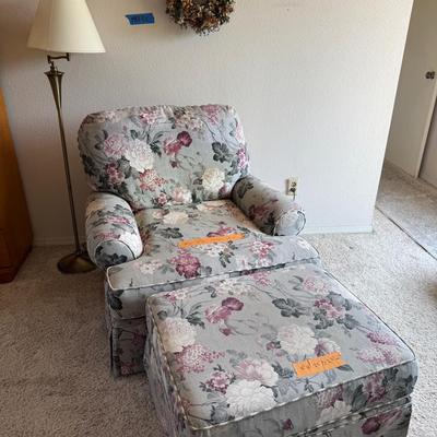 Floral Armchair with Ottoman & Wreath Wall Décor